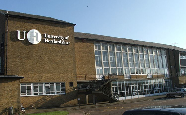 英國赫特福德大學(xué)校景1